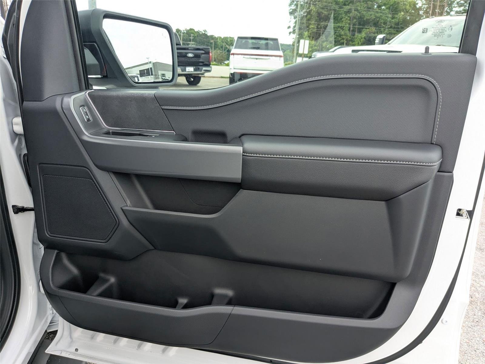 New 2026 Oxford White Ford XLT image 30