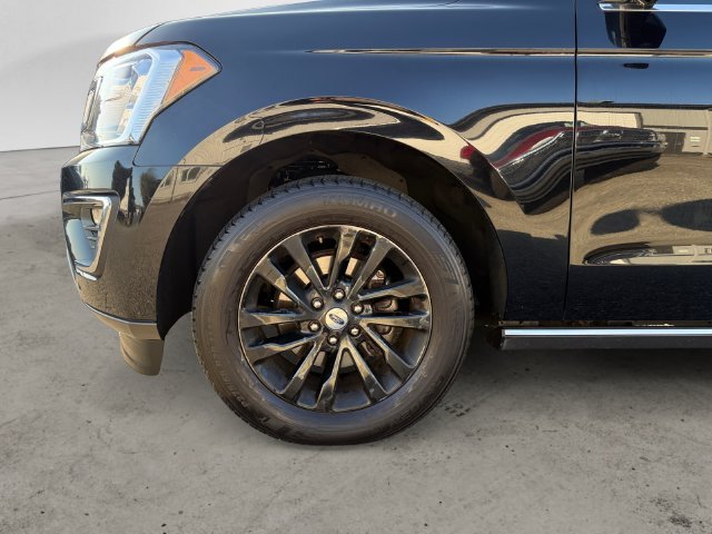 Used 2019 Black Metallic Ford Limited image 9