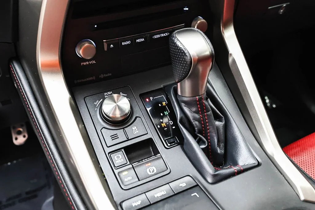 Used 2018  Lexus  image 13