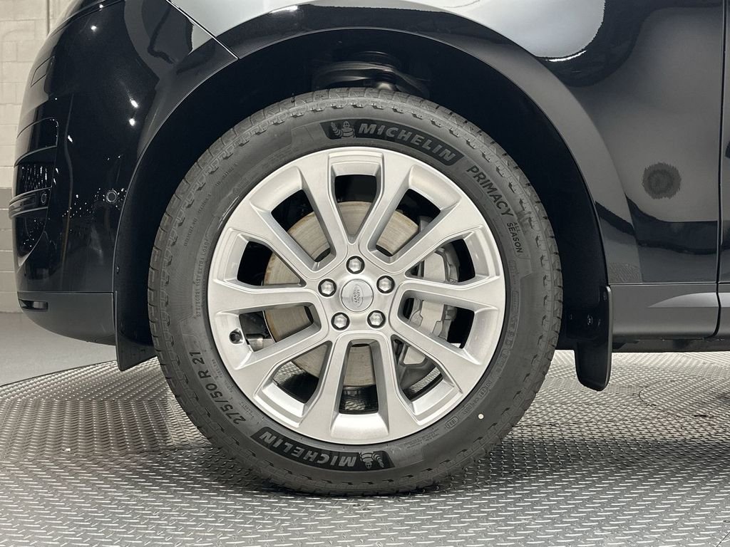 Used 2023 Santorini Black Metallic Land Rover SE image 10