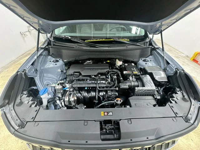 New 2027 Pale Gray Kia S image 18
