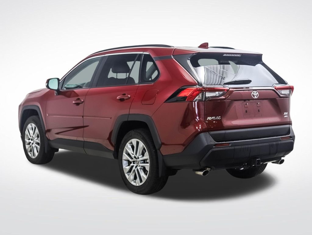Used 2025 Pearl Toyota XLE Premium image 3