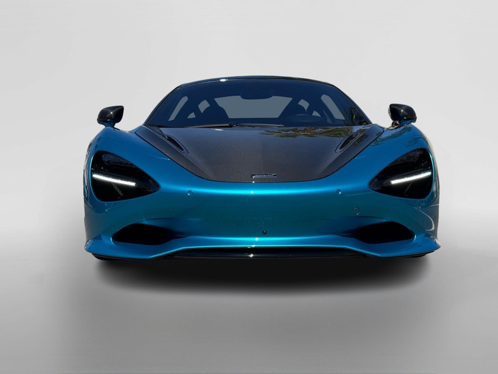 Used 2024 Belize Blue McLaren coupe image 9