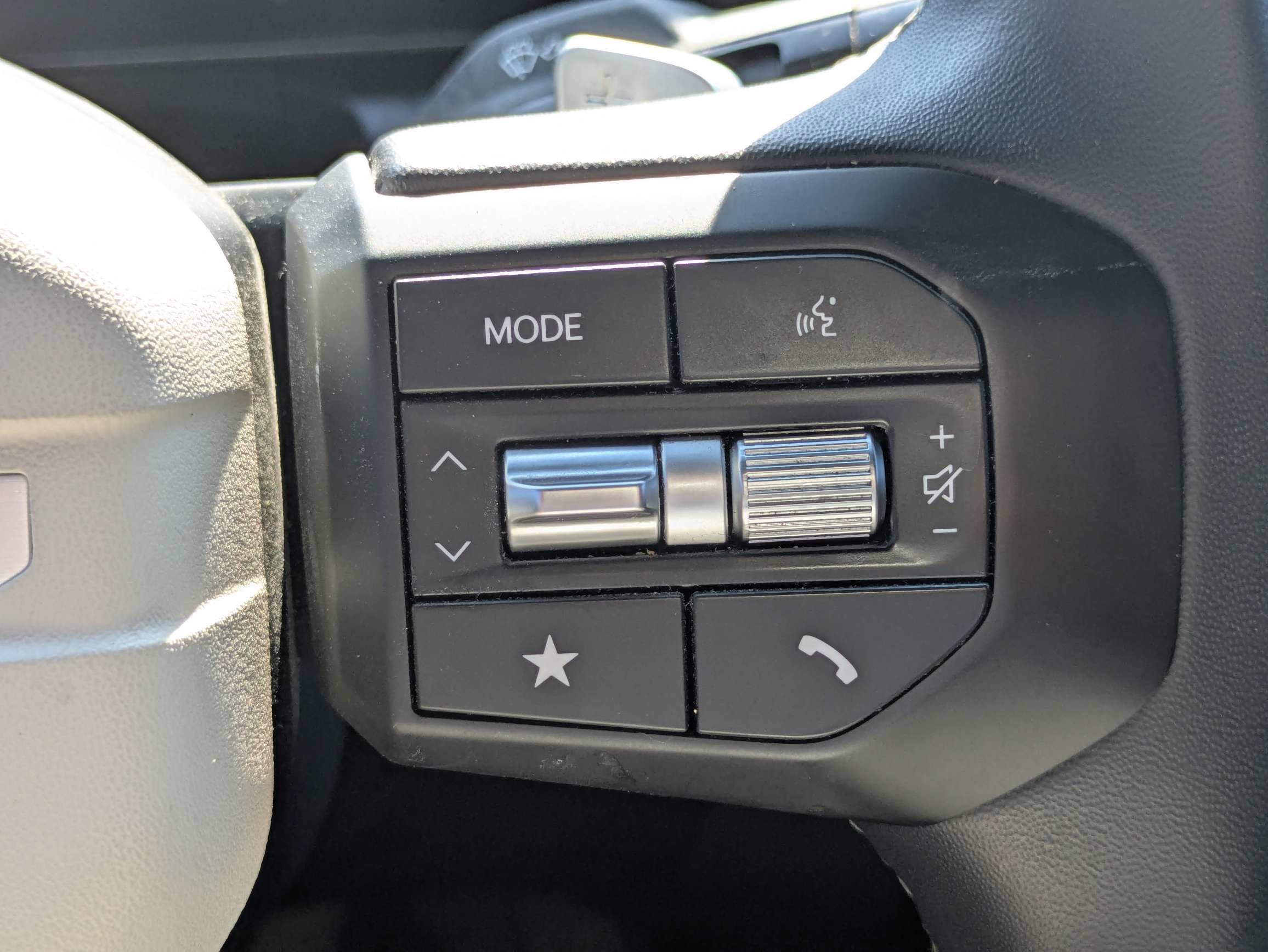 Used 2025 White Kia GT-Line image 21