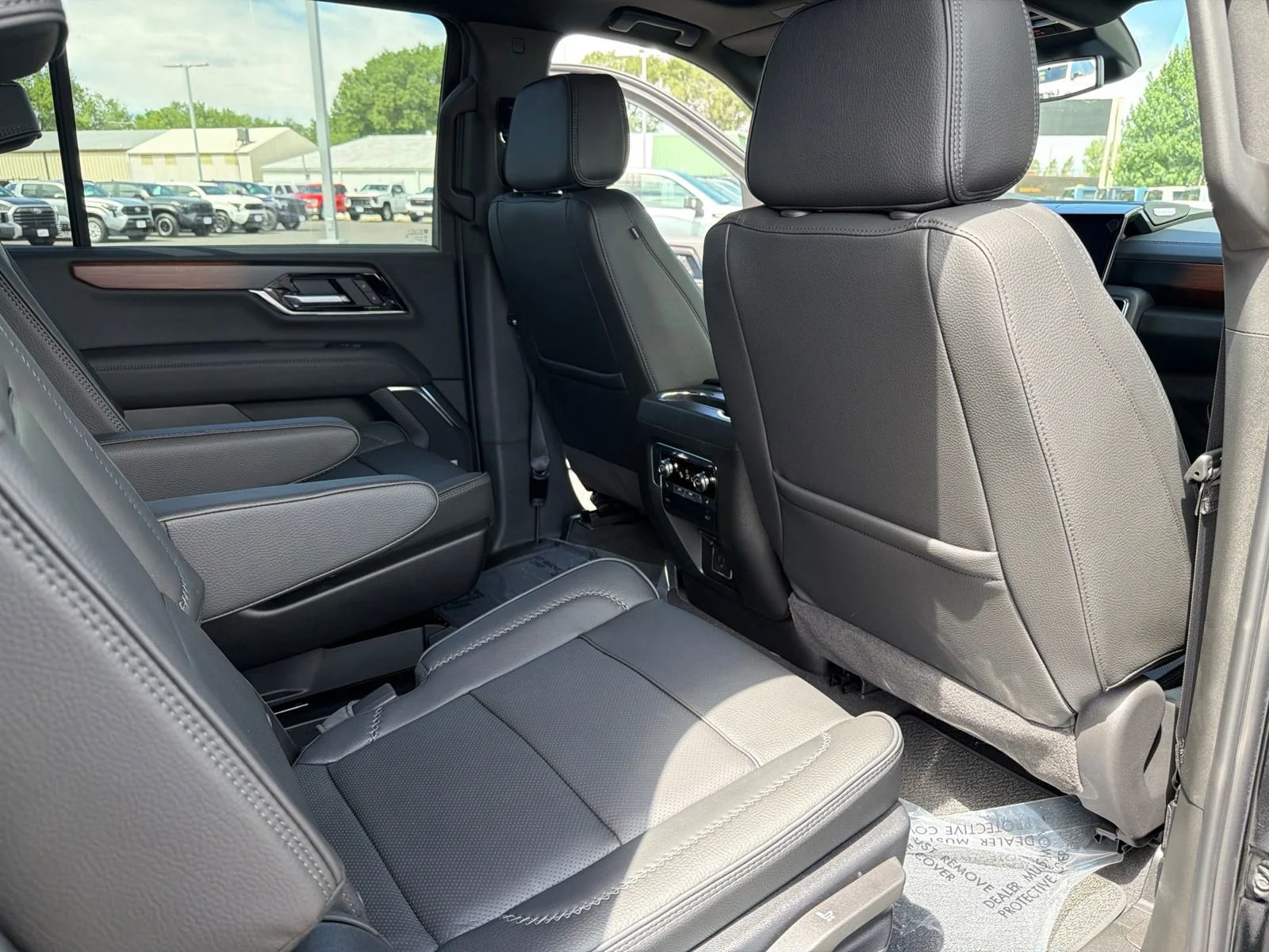 2026 GMC Yukon XL Denali - Photo 32