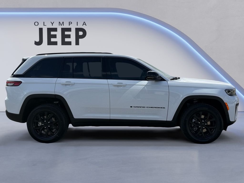 New 2026 Bright White Clear-Coat Exterior Paint Jeep Altitude image 6