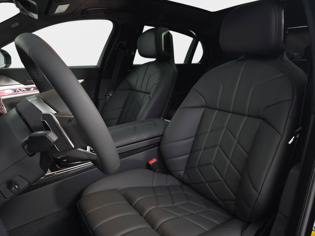New 2026 Black Sapphire Metallic BMW 750e xDrive image 15
