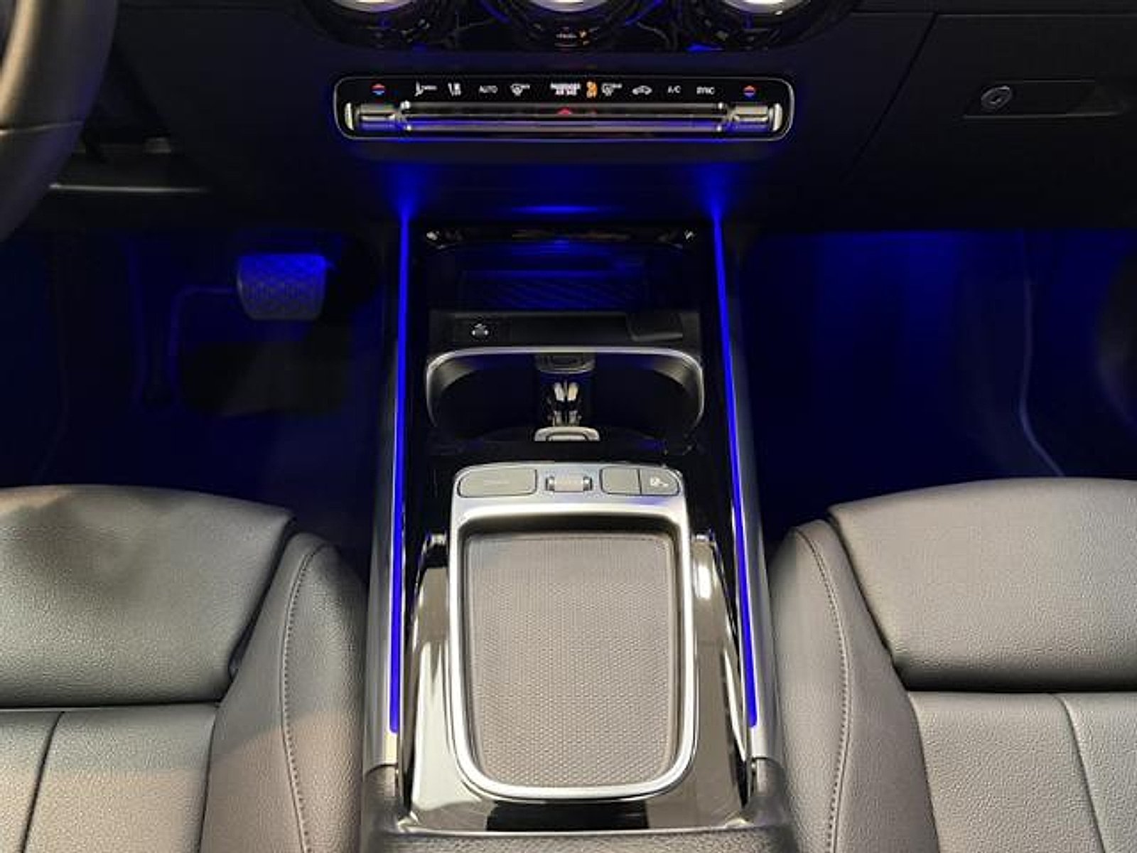 Certified Used 2025 Starling Blue Metallic Mercedes-Benz 4MATIC® image 15