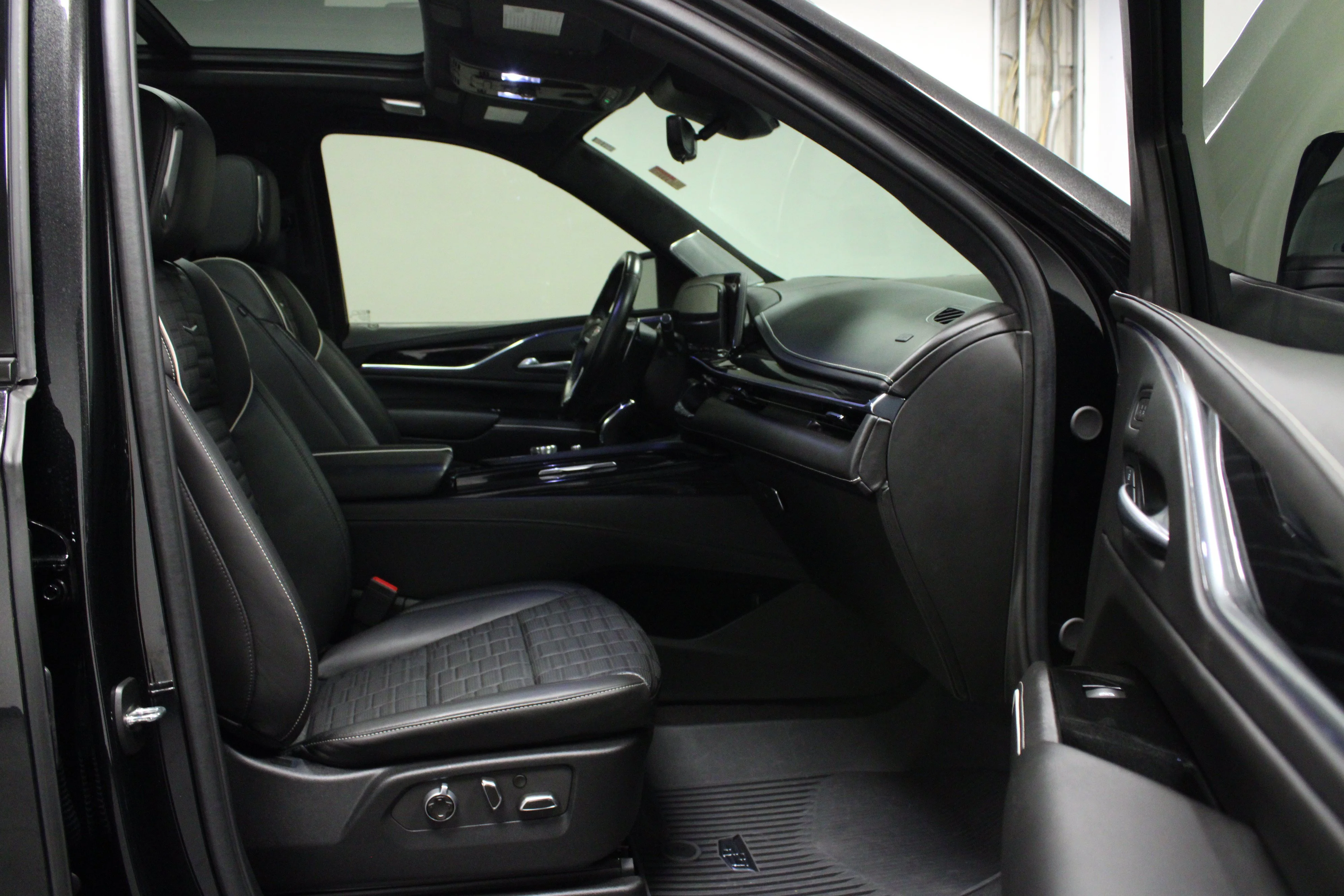 Used 2024 Black Diamond Tricoat Cadillac AWD V-Series image 18