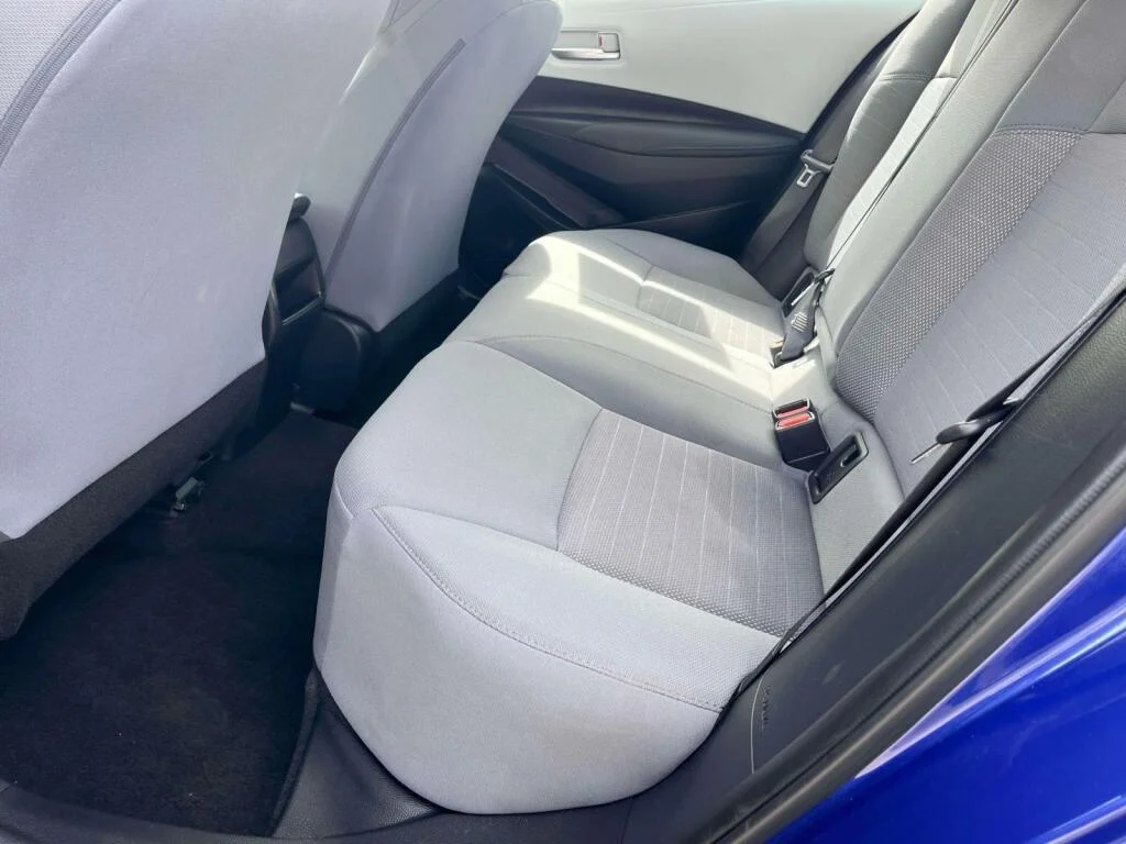 Certified Used 2022 Blue Crush Metallic Toyota SE image 18