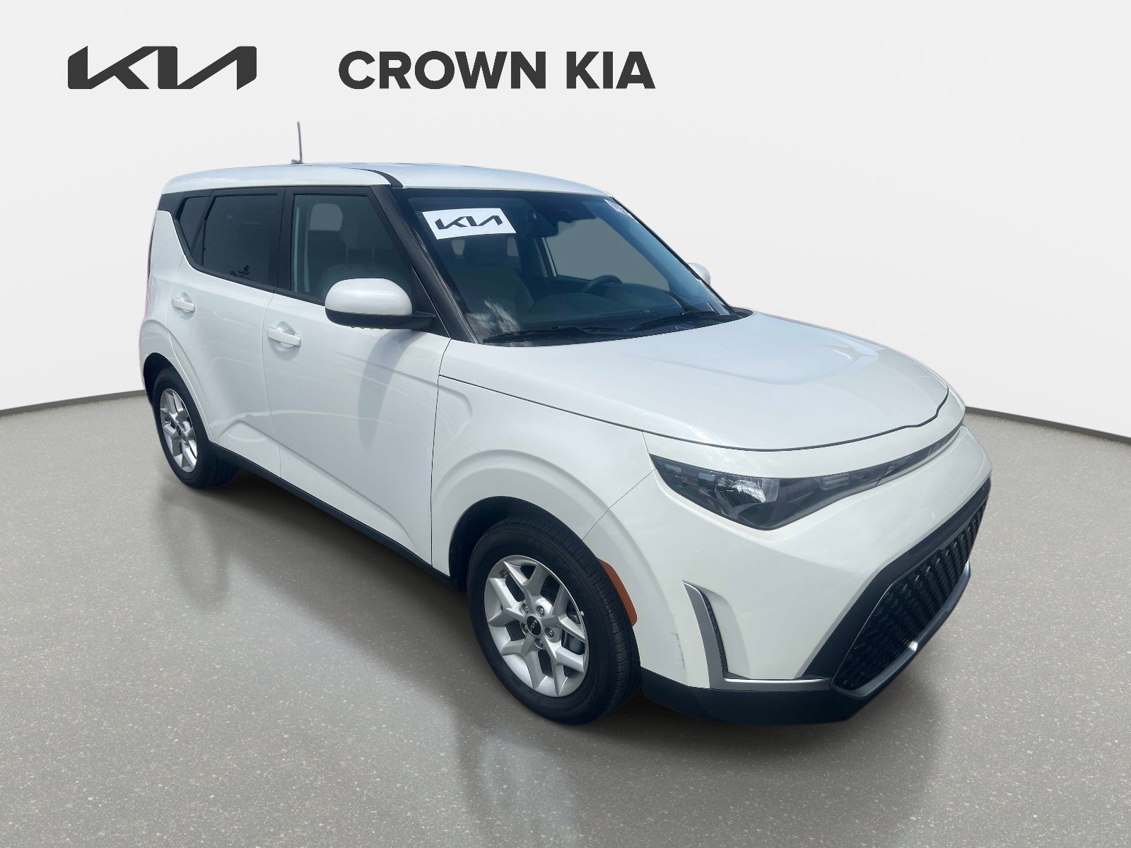 Used 2025 White Kia LX image 9