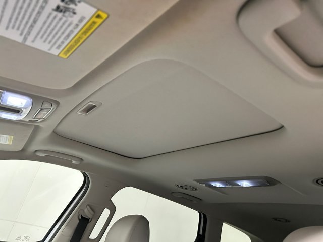 Used 2020 White Kia S image 22