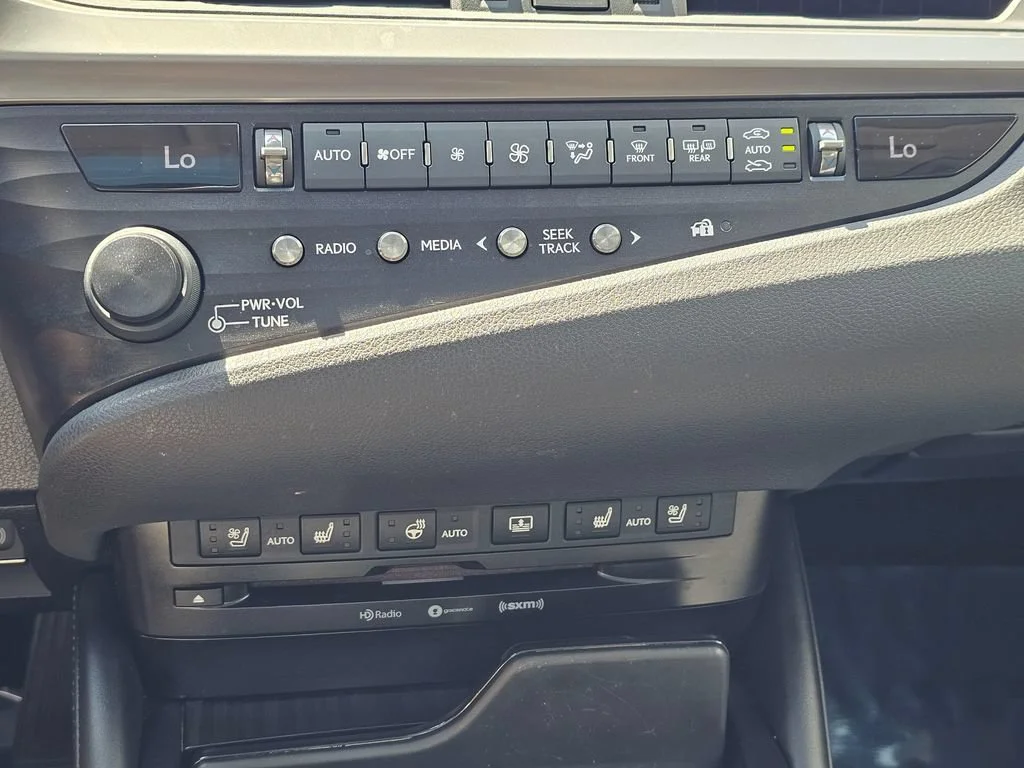 Used 2019 Maroon Lexus ES 300h image 32