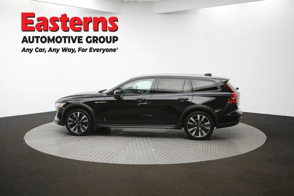 Used 2022 Black Volvo T5 image 58