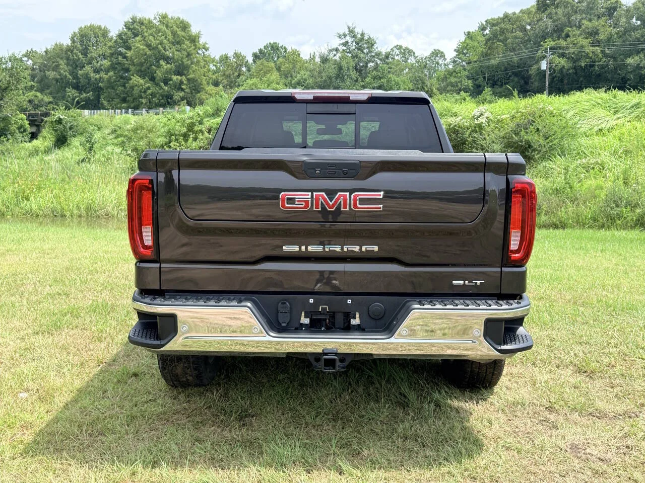 Used 2021 Pewter GMC SLT 4x2 4dr Crew Cab 5.8 ft. SB image 4