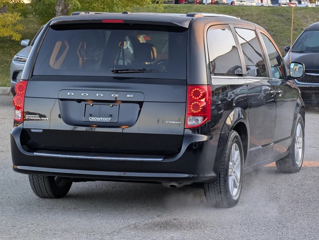 Used 2019 Black Dodge Crew Plus - - FWD - 3.6L V6 - Power Sliding Doors - Power Liftgate - Leather Seat & More! image 8