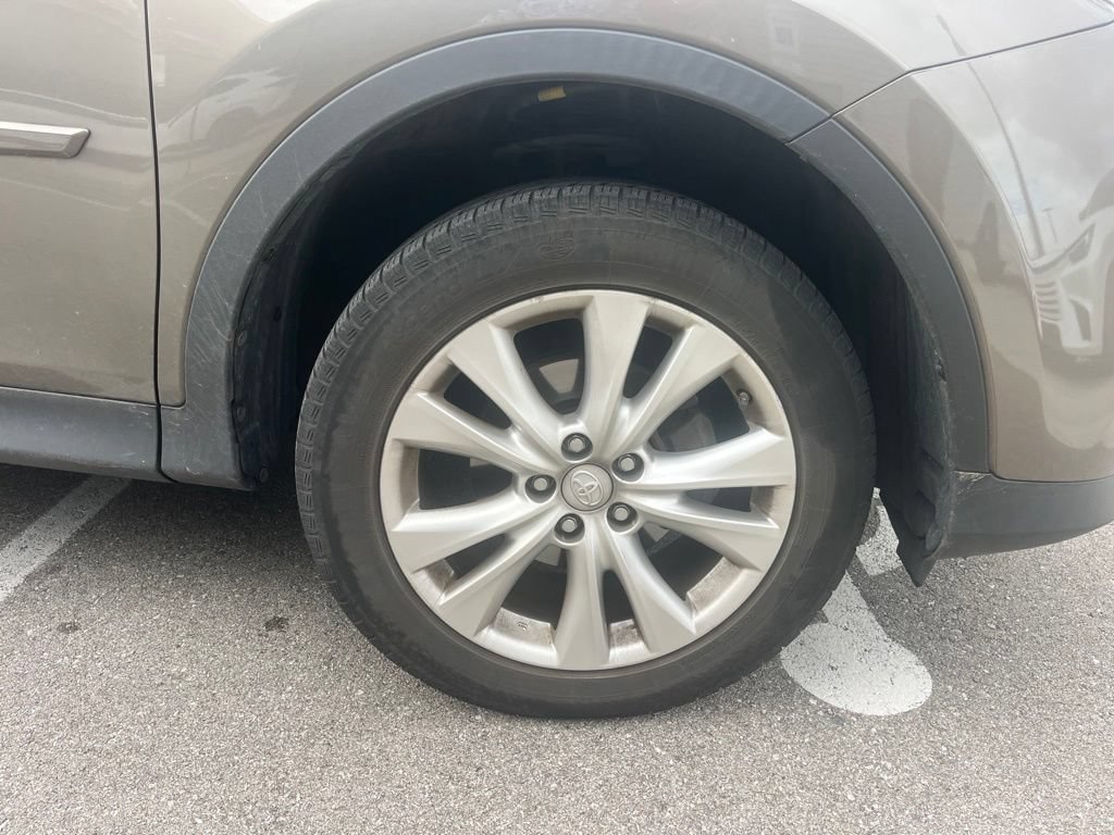 Used 2015 Pyrite Mica Toyota Limited image 13