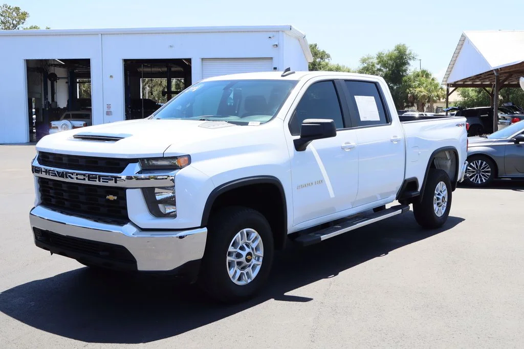 Used 2022 White Chevrolet LT image 5