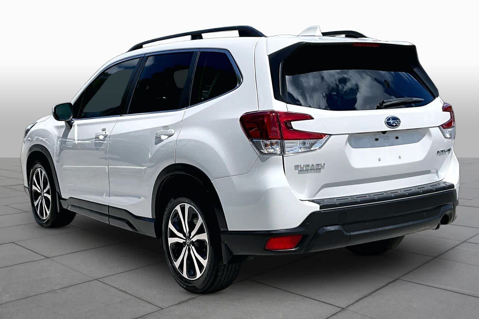 Used 2021 Crystal White Pearl Subaru Limited image 12