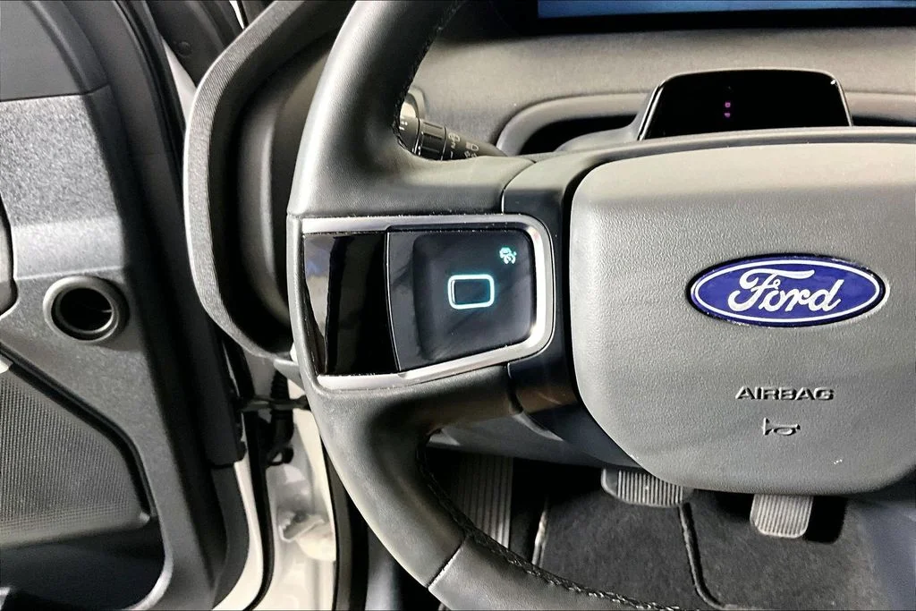 Used 2025 Oxford White Ford Active image 14