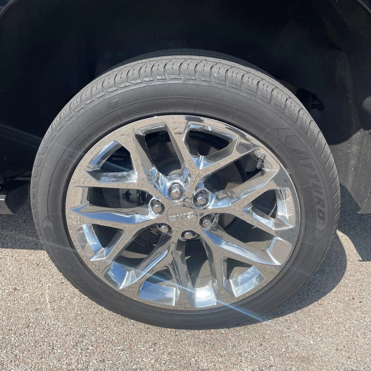 Used 2020 Onyx Black GMC Denali image 22