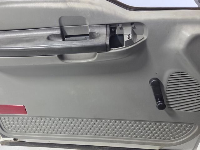 Used 2006 White Ford XL image 29