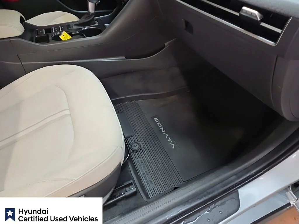 Certified Used 2025 Aero Silver Hyundai SE image 12