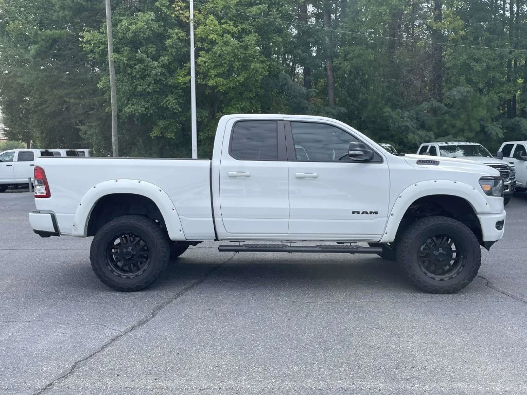 Used 2022 White Ram Big Horn/Lone Star image 9