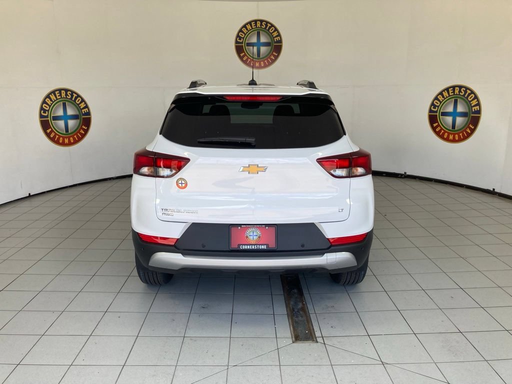 New 2026 Summit White Chevrolet LT image 21