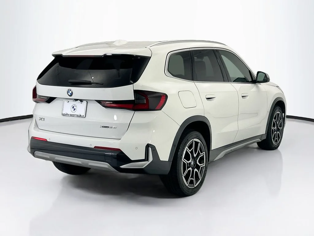 Used 2023 White BMW xDrive28i image 5