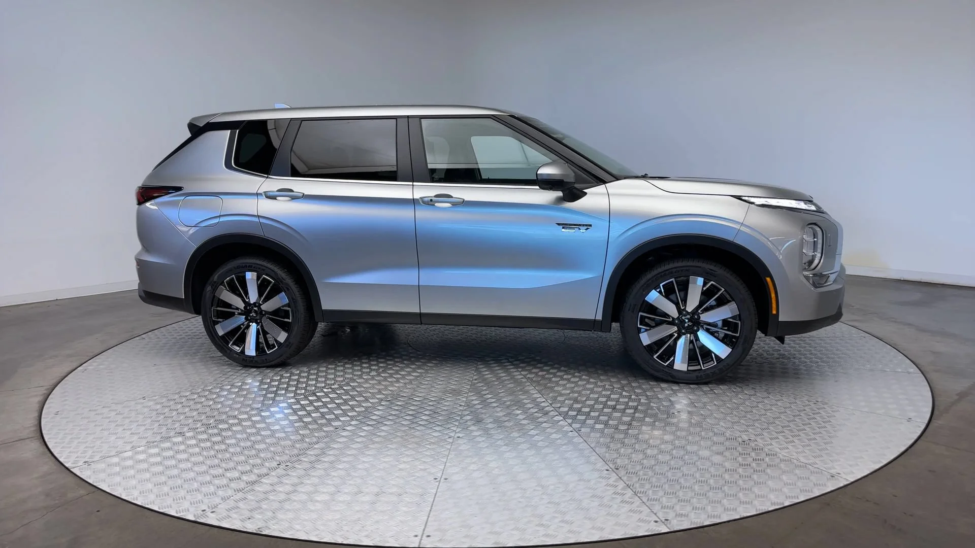 New 2026 Alloy Silver Metallic Mitsubishi SE S-AWC image 9