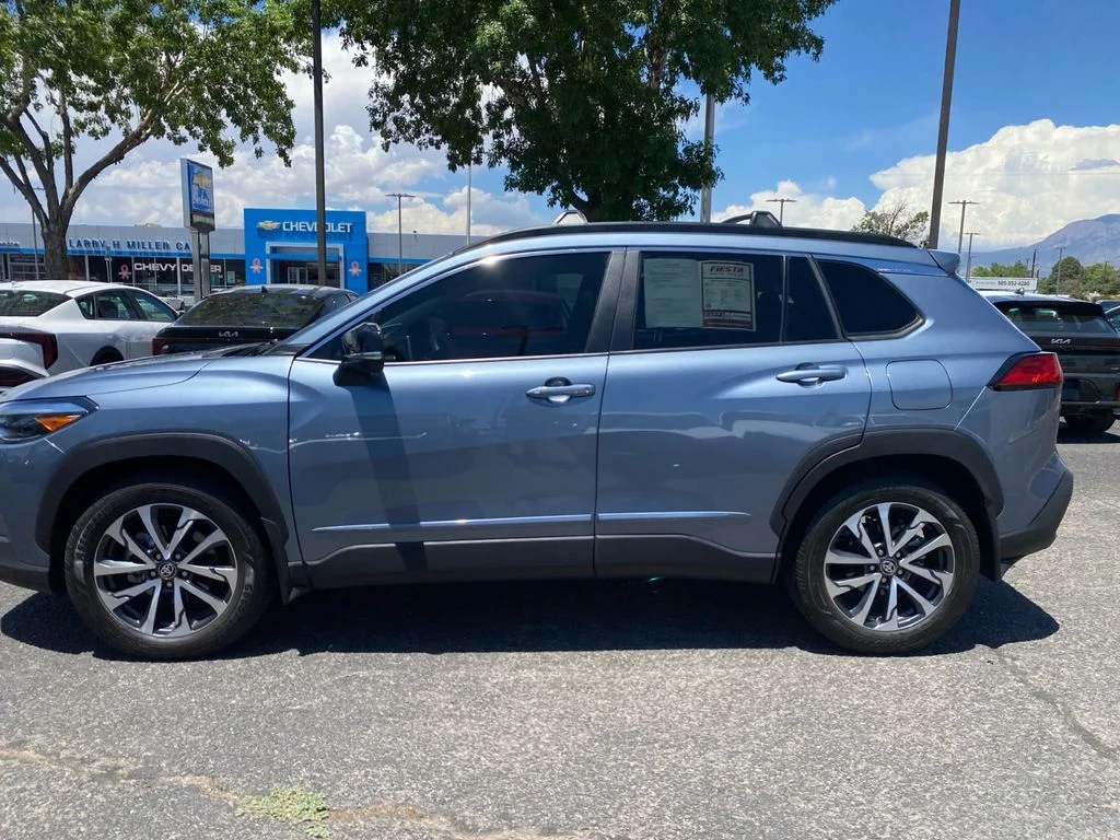 Used 2025  Toyota XLE image 28