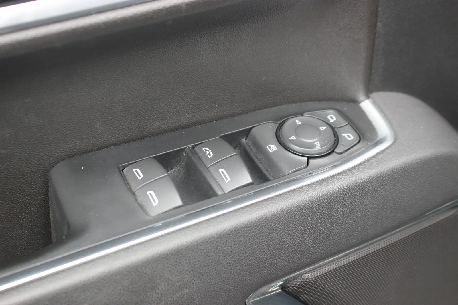 Used 2025 Black Chevrolet LT image 15