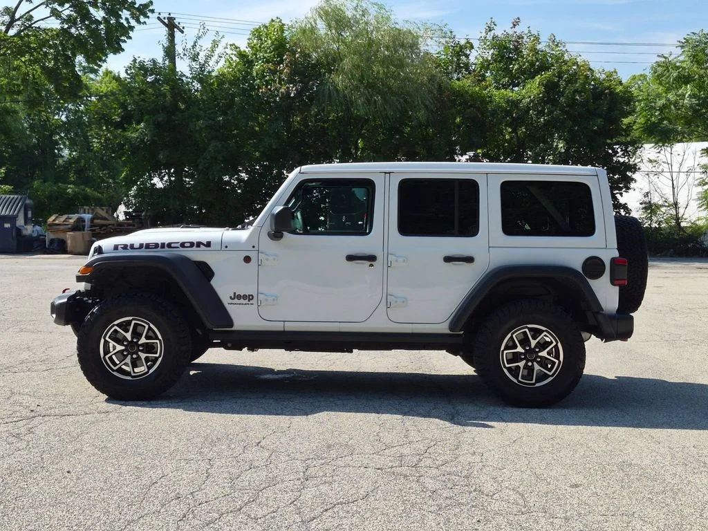 Used 2024 White Jeep Rubicon image 9