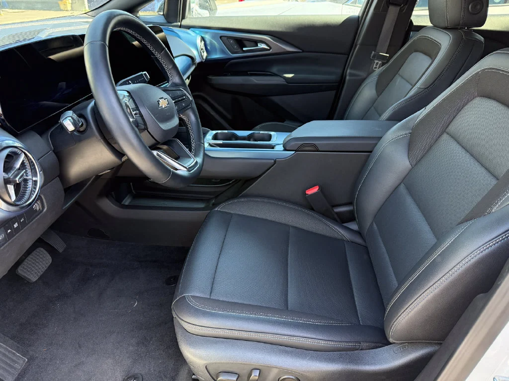 Used 2024 Summit White Chevrolet 2LT image 14