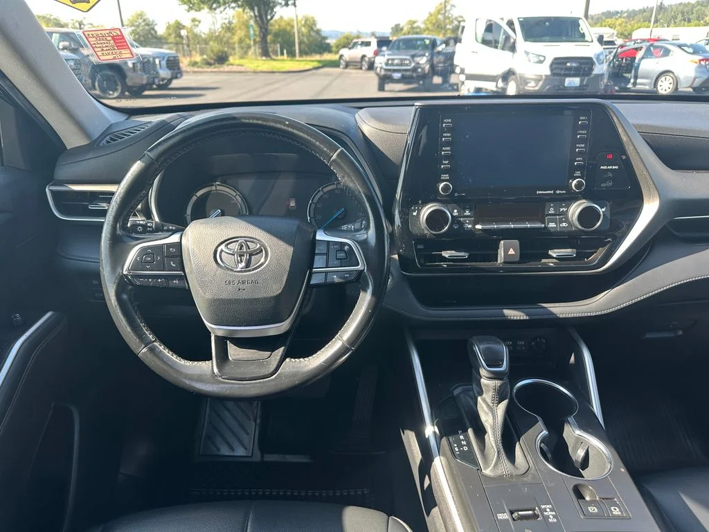 Used 2022 Black Toyota XLE image 16