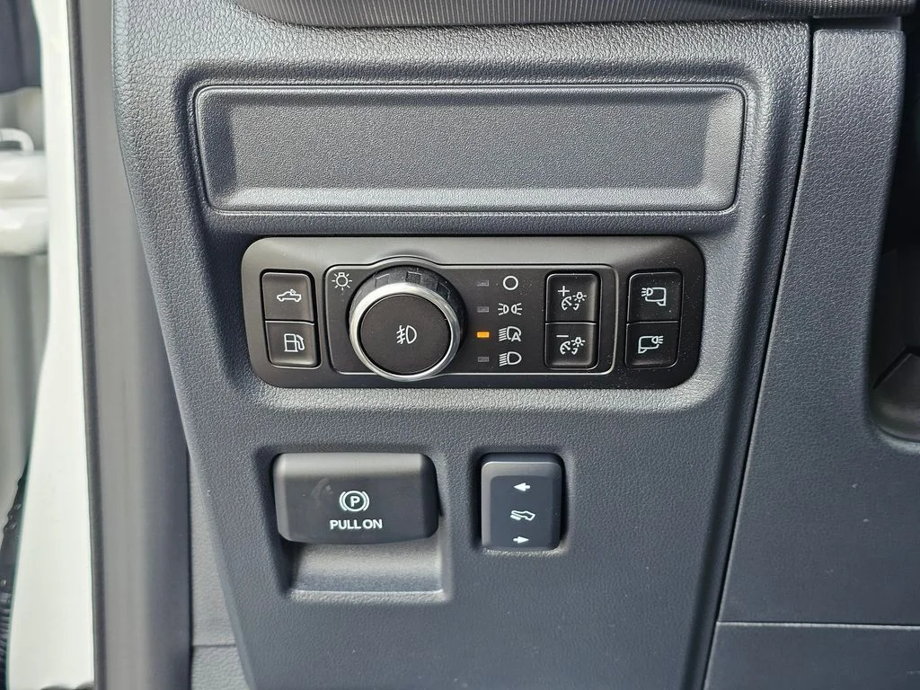 New 2025 White Ford Lariat image 25