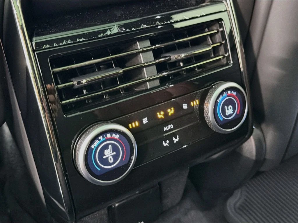 New 2026 Fuji White Land Rover Dynamic SE image 27