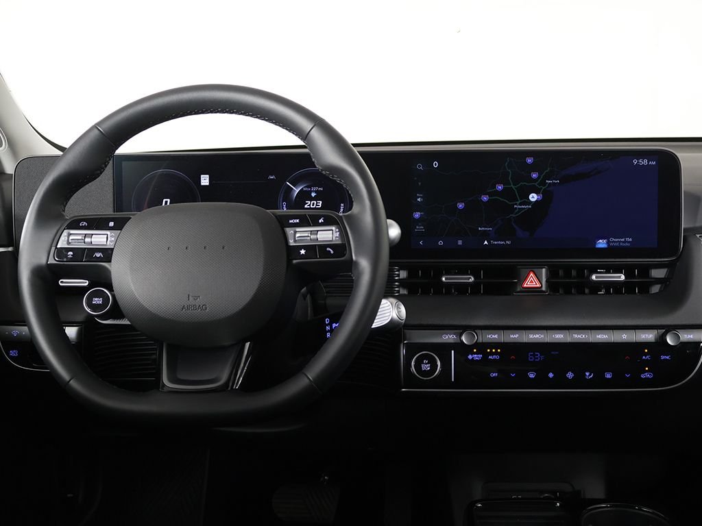 Used 2025 White Hyundai SEL image 32