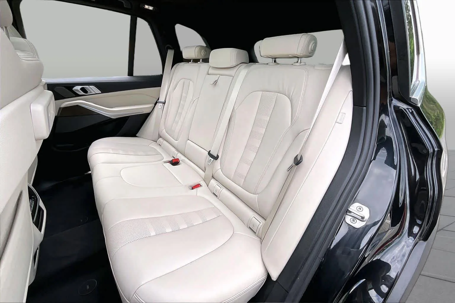 Used 2021 Black Sapphire Metallic BMW xDrive40i image 20
