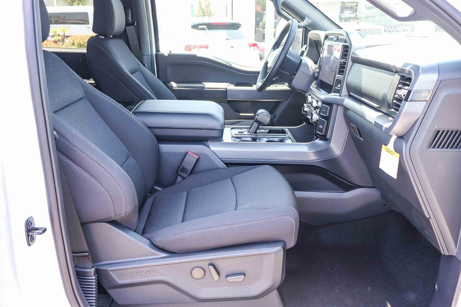 New 2026 Oxford White Ford XLT image 16