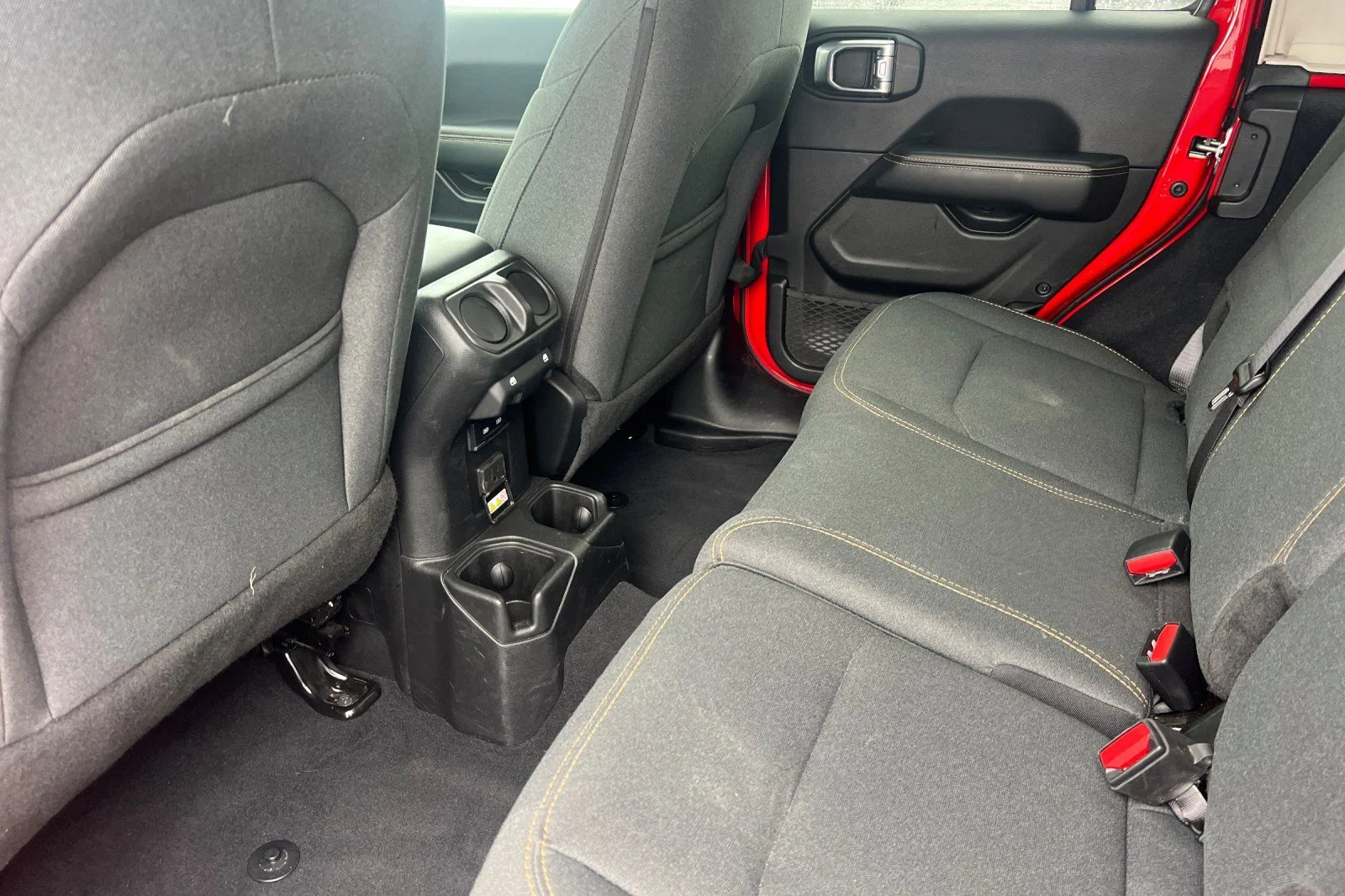 2025 Jeep Wrangler 4-Door Sahara - Photo 8