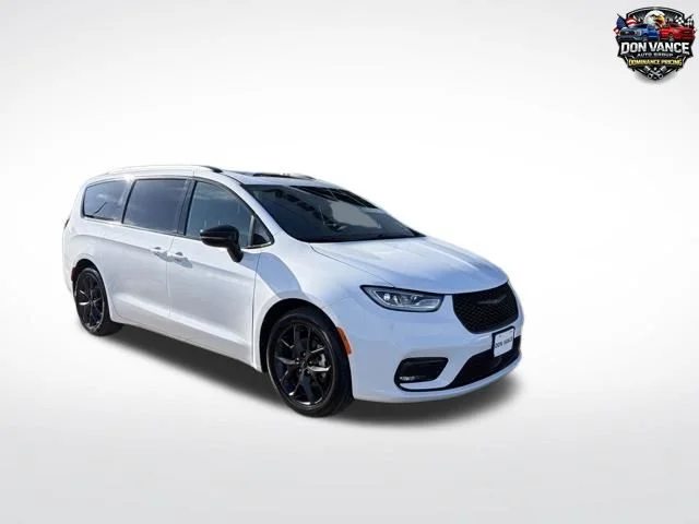 Used 2025 White Chrysler Limited image 7