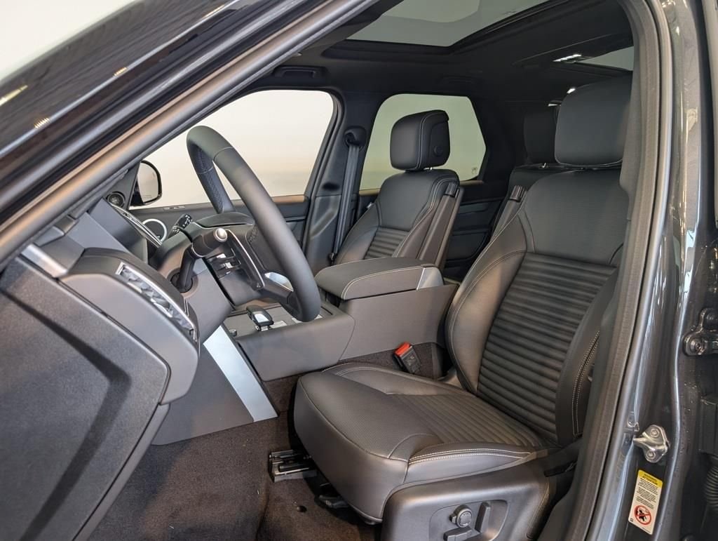2026 Land Rover Discovery Gemini Edition - Photo 11
