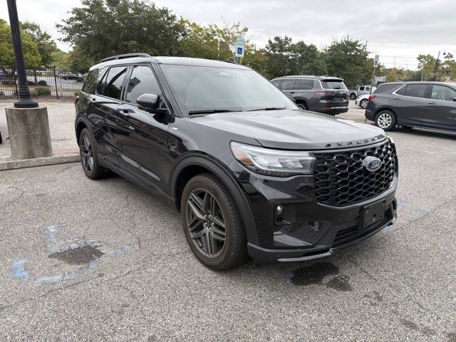 Certified Used 2025 Black Metallic Ford ST-Line image 25