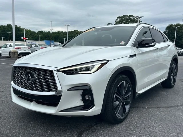Used 2025 White INFINITI ESSENTIAL image 7