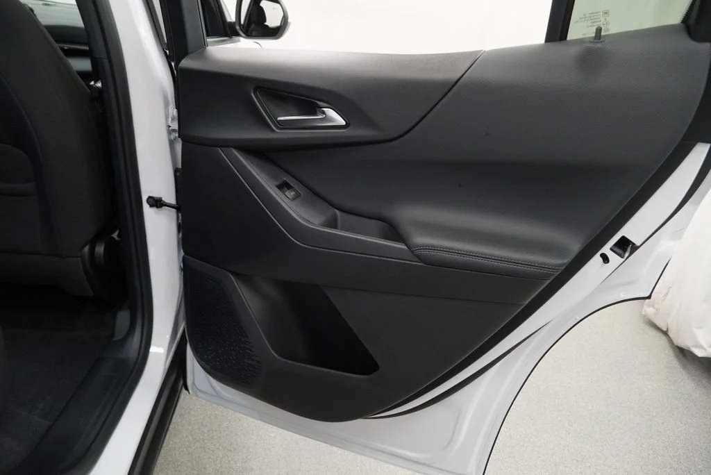 New 2027 Summit White Chevrolet LT image 26