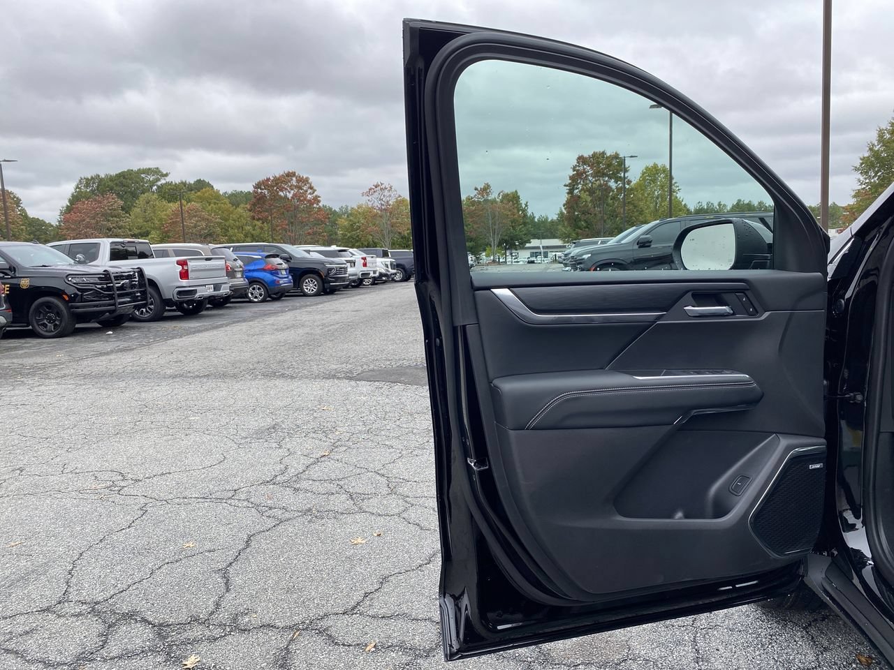 Used 2026 Ebony Twilight Metallic GMC Elevation image 19