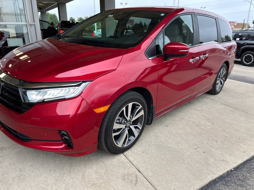Used 2024  Honda Touring image 2