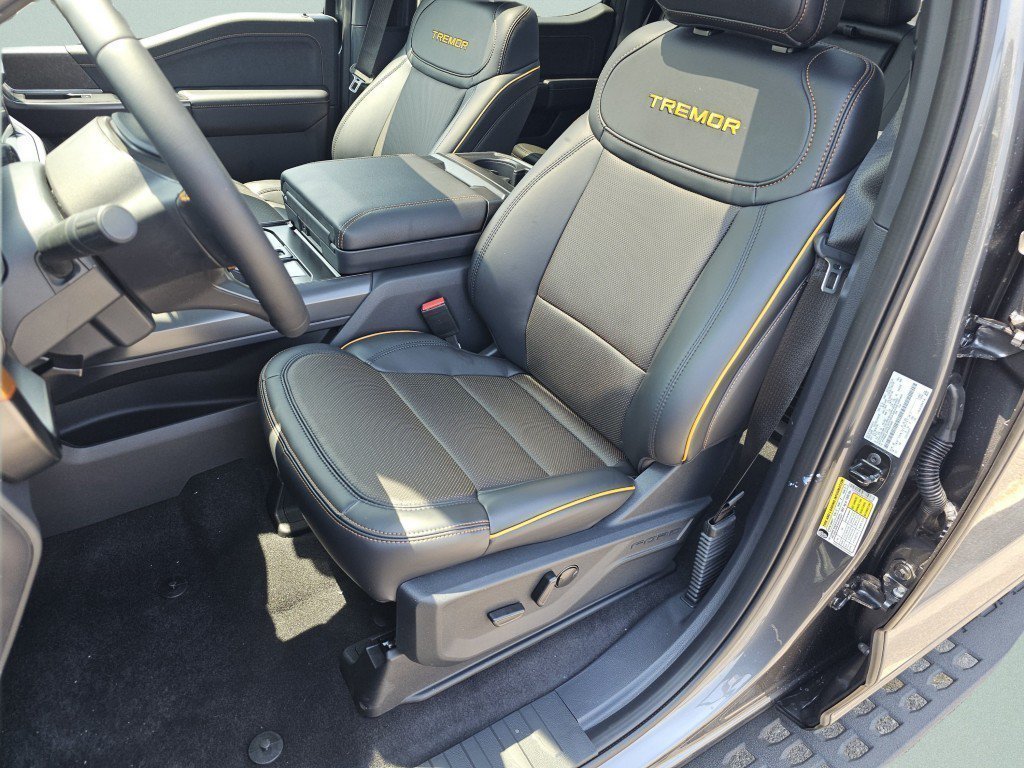 New 2026 Carbonized Gray Metallic Ford Tremor image 6
